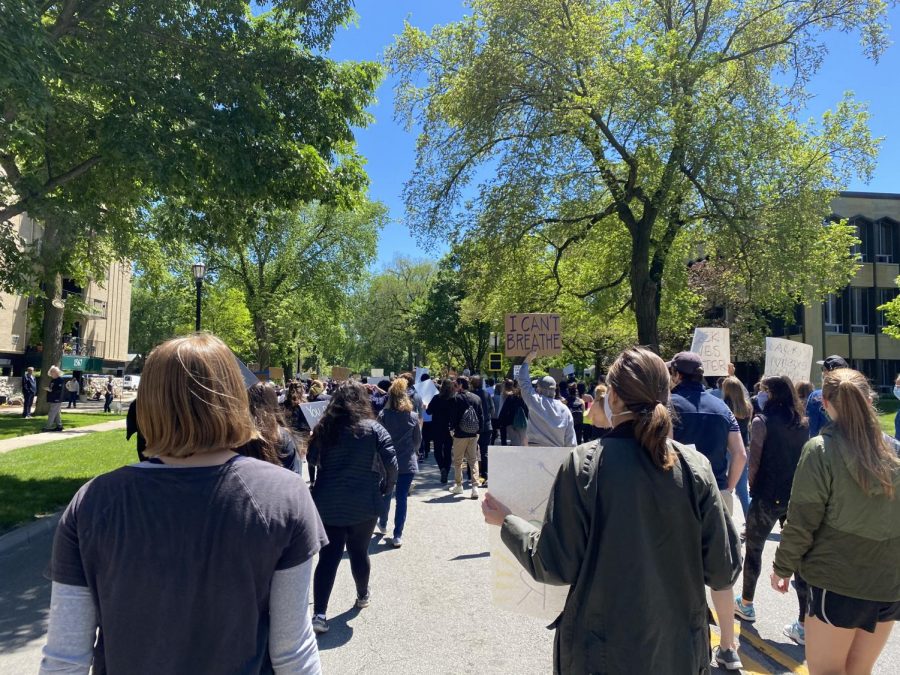 Evanstonians march on May 31. Photo by Kaila Holland.