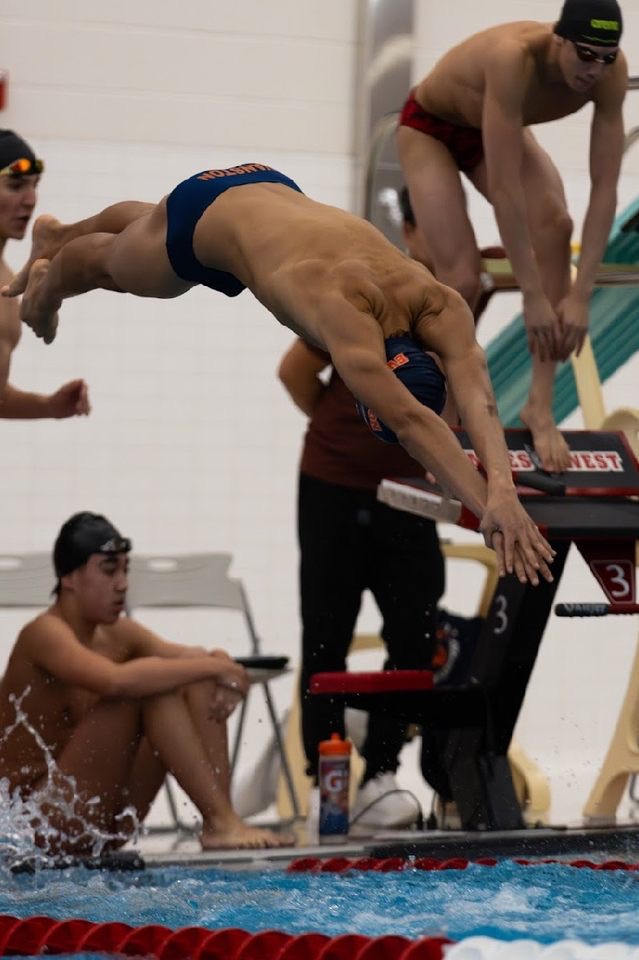 Maxton Pomykalski dives in.